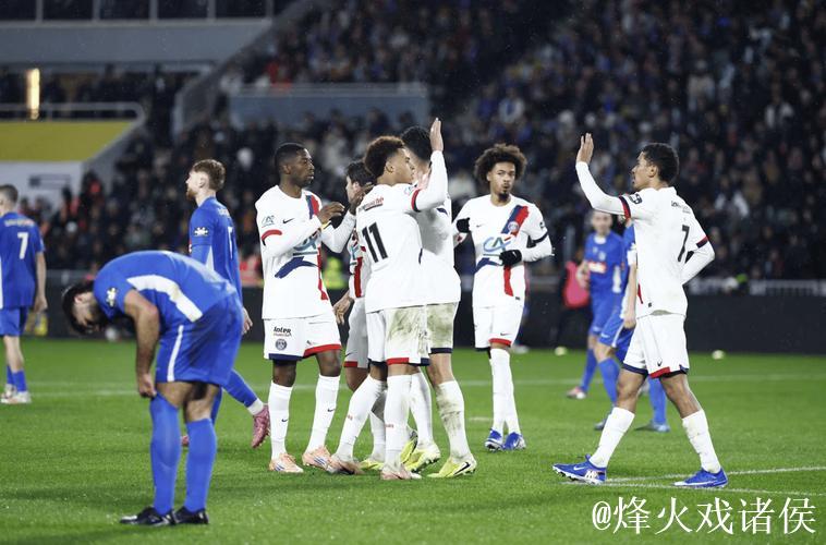 法甲-杜埃双响拉莫斯破门 大巴黎6-1大胜圣埃蒂安 法甲-杜埃双响拉莫斯破门 大巴黎6-1大胜圣埃蒂安