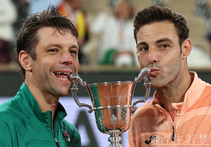 法格拉诺列尔斯与塞瓦略斯联手问鼎法网男双冠军